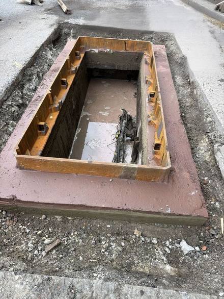 Chamber construction in the footway